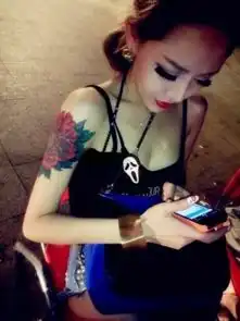 性感女生头像带纹身文身