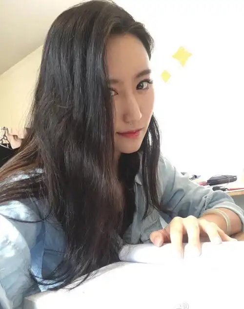 大学女生的手表头像大学