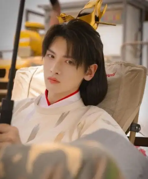 吉星高照撑伞照来袭,花城氛围感满满,谢怜就不该露脸