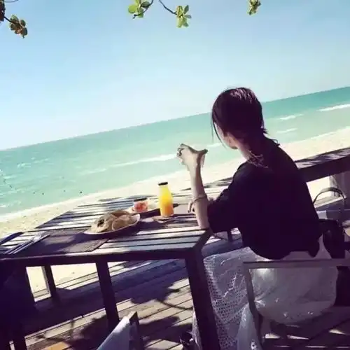 女生真人版头像不露脸成