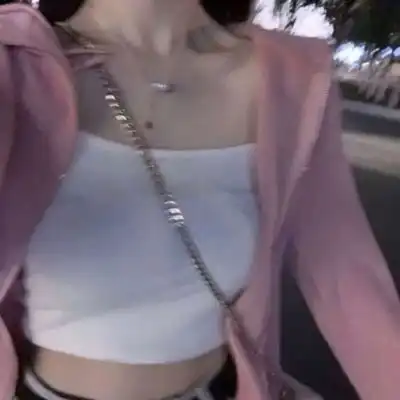 女生头像不露脸全景波兰