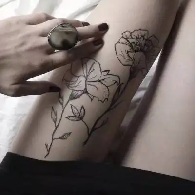 带字的有纹身的手控女生头像