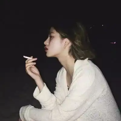 最新伤感女生头像忧郁少女恋爱太难了拜个把子吧