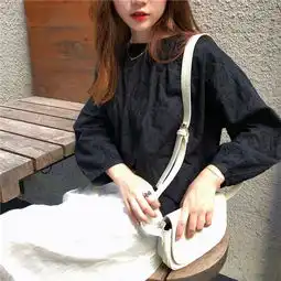简约修身的款式,优雅百搭,尽现你迷人的气质