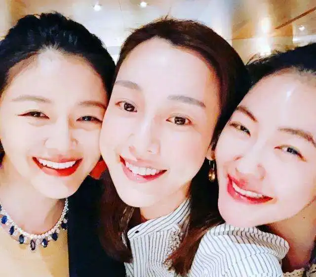 大小s,范玮琪夫妇怒批口罩禁令遭人封杀,连副业都受到严重打击