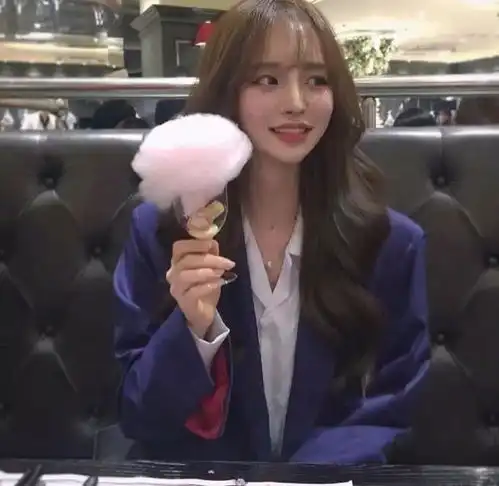 甜美长卷造型