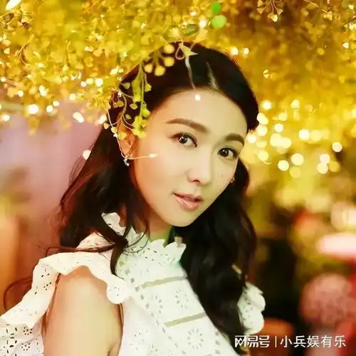满脸皱纹就别硬凹少女感了,这10位女星告诉你,啥叫娇俏可人