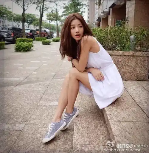 推荐37岁的秦岚为上镜打除皱针,51岁的周慧敏却从不上美容院