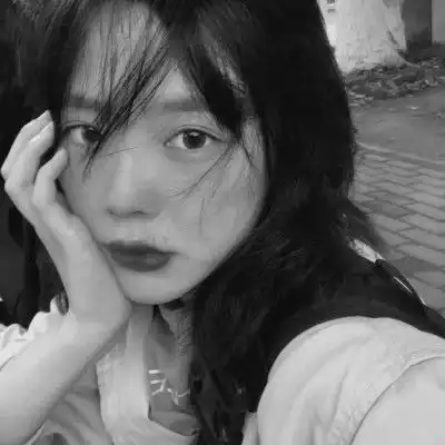 qq头像黑白女生一个人流浪难免会受伤