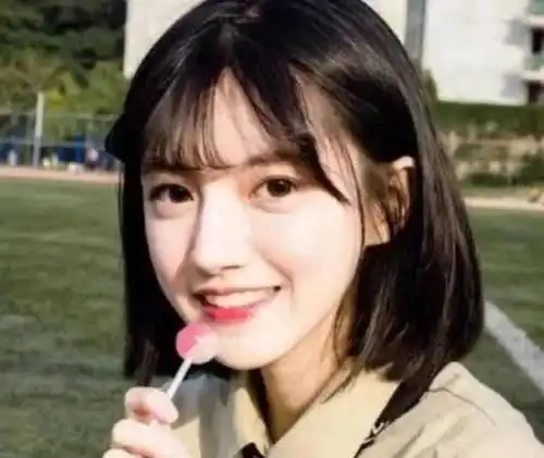 女孩使劲喝这3种饮料,牙齿悄悄变白,连呼吸也是糖果味