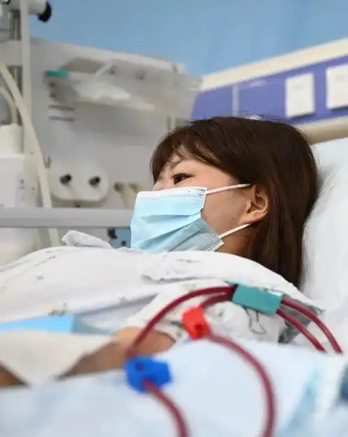 湖南19岁尿毒症女孩起诉父母遗弃,过去5年靠游戏直播赚取治疗和生活费用