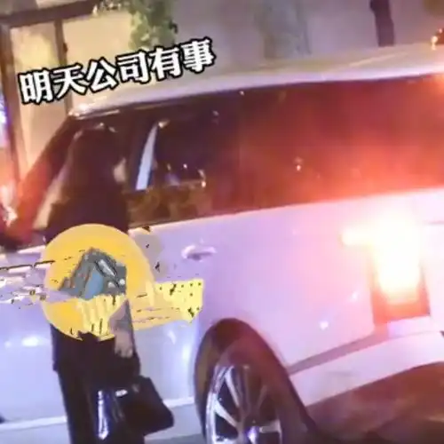 曹云金酒后失态强拽美女上车,闺蜜劝阻失败,难怪会被郭德纲开除