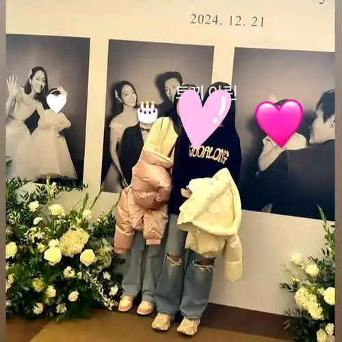 李秉宪夫妇为二胎女儿办周岁宴,现场曝光,一家四口合影很温馨