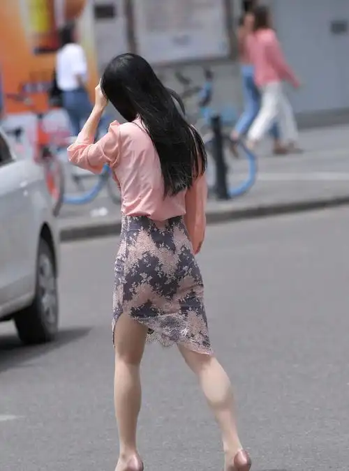气质女孩的半身裙穿搭,舒适优雅,照着穿你也能变美