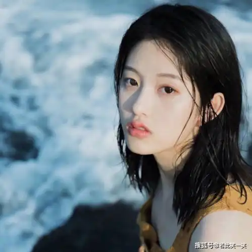 女生换了个成熟的头像刘