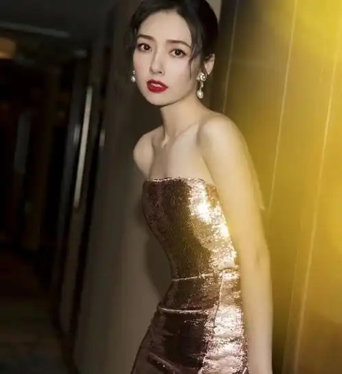内娱爆大瓜郭碧婷哺乳期向佐约会美女,同回男方婚房电梯间亲昵