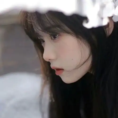 草稿纸上不仅有密密麻麻的公式还有意义非凡的名字