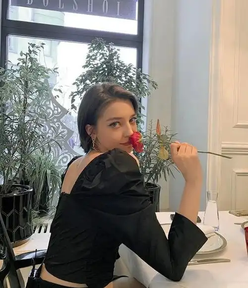 俄罗斯新四大美女这是人类的长相吗,明明就是洋娃娃