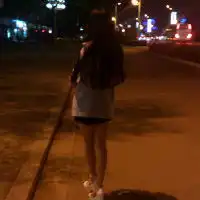 求一女生漂亮头像以及网名和个性签名最好是配套的呵呵