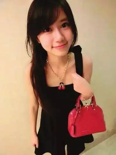 大学女生的手表头像卧蚕