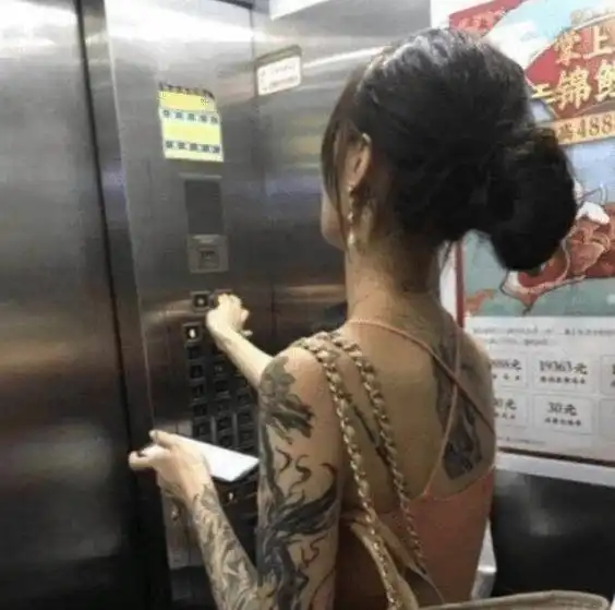 和网恋三个月的女友奔现,饭后我没结账偷偷溜了...哈哈哈哈