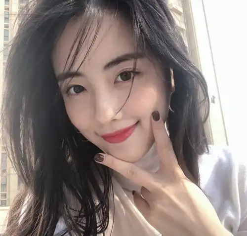 胡歌方否认与小13岁女演员结婚假得离谱