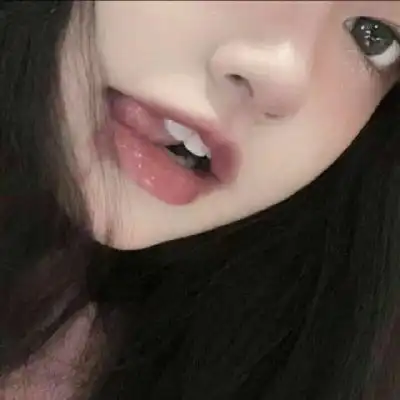 女头纯欲风头像高冷伤感