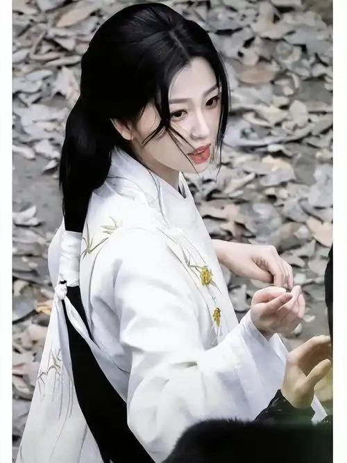 清冷唯美头像卡通