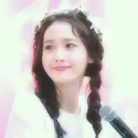 安静美女头像,我最喜欢带花环的两张