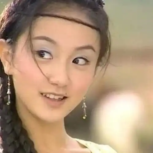 还记得戏红人不红的李倩吗,把痣去掉,剪短头发,像是换了一个人