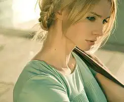 一组很有气质的欧美漂亮女生的微信头像图片推荐