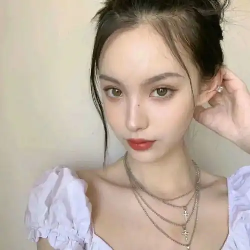 女生头像你会喜欢上经常陪你聊天的人吗