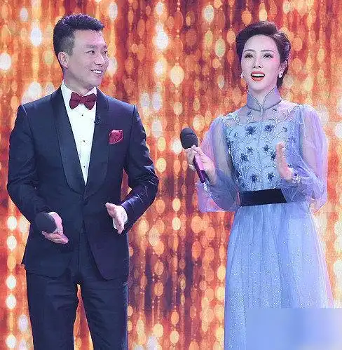34岁李思思近照,恩爱8年的学霸老公,原来是我们熟悉的他