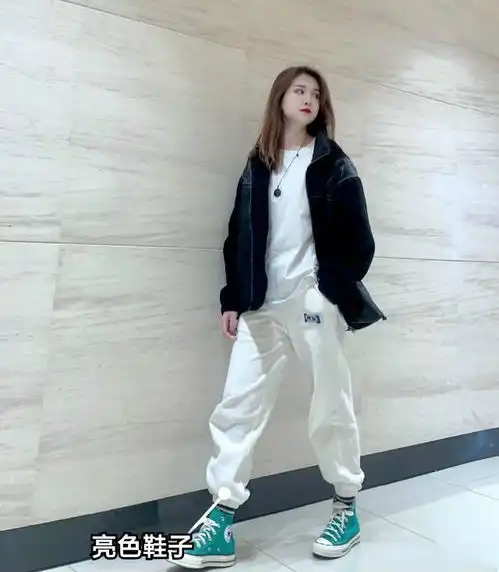 中年女人最爱的黑白配,再加入一点亮色,就会高级得令人神往