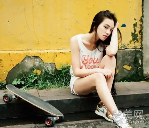 武大女神闪耀新的野餐照片,新鲜的长发美丽