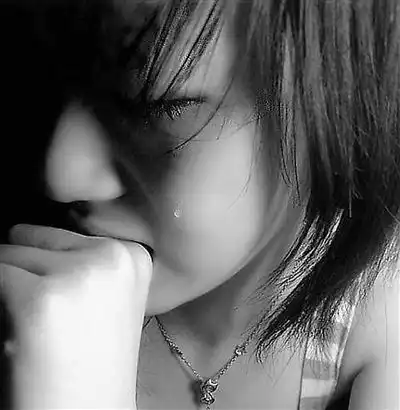 女生头像伤心落泪伤心