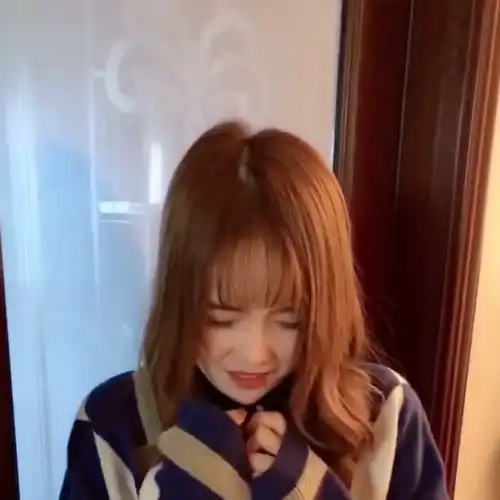 人家女孩子多不好意思啊,我不一起洗,不然就没得吃,想啥呢