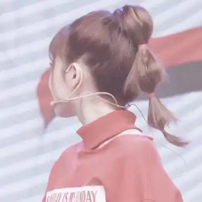 可啊扎辫子小女生头像