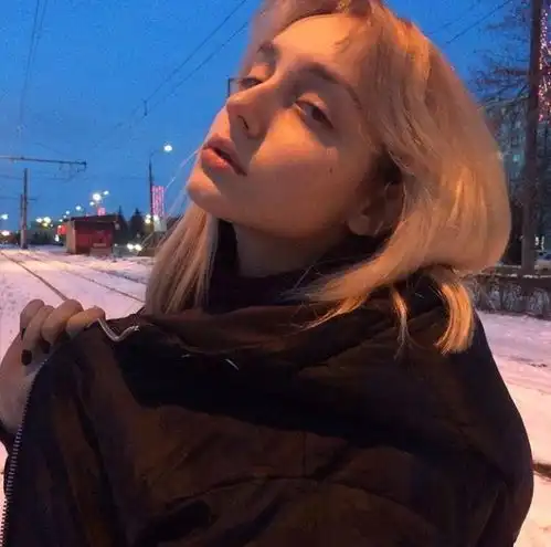 超a真人女生头像
