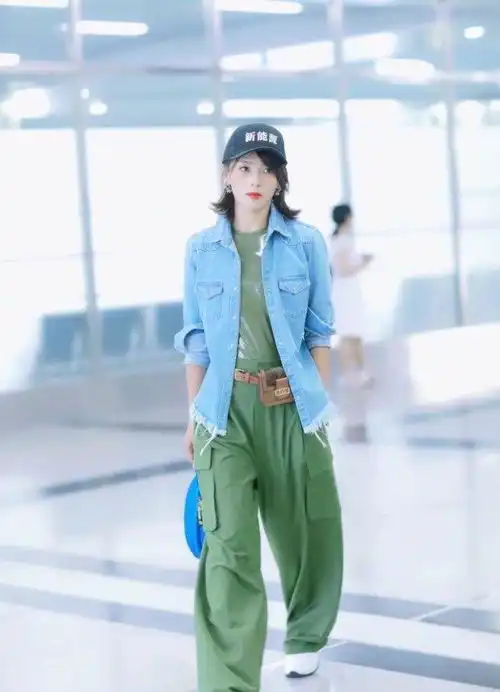 刘涛贤妻形象不再牛仔衣连体裤霸气还显身材,王珂认得出吗