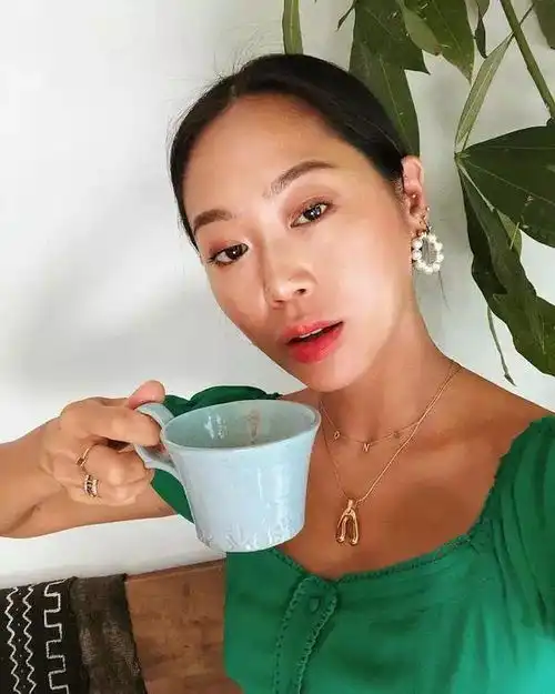 女生绿色头像全绿黄皮