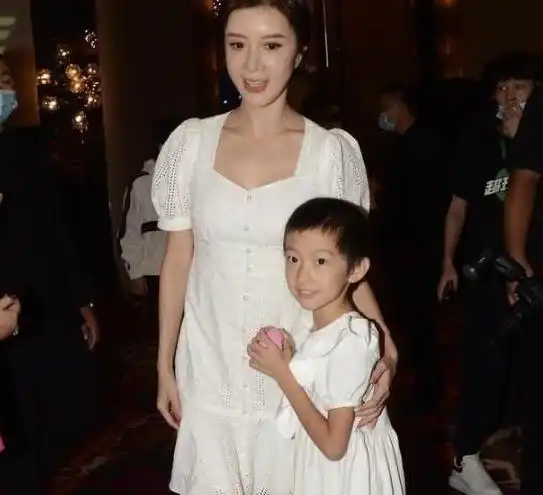 45岁的女人头像花的图片