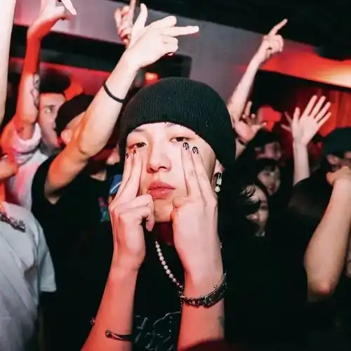 期待已久的男生头像女生头像