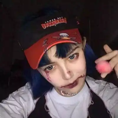 很丧的女生微信头像真人