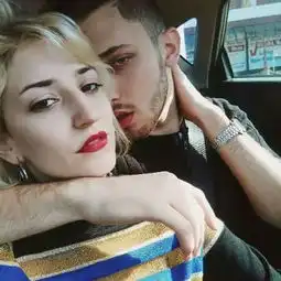 欧美霸气高冷范情侣yy头像合照两张有人疼才显得多么出众