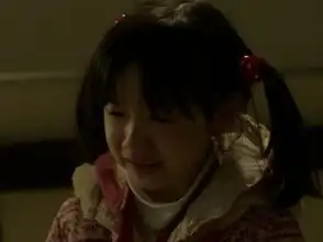 女孩被亲生妈虐待警方介入调查小女孩却不承认虐待