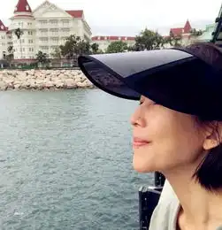 组图张晋一家四口海边钓鱼蔡少芬素颜皮肤超好