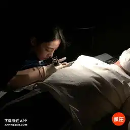 这个大美妞是韩国目前最火的纹身师