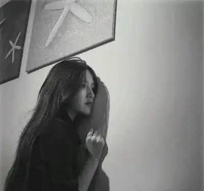 暗黑高冷头像女背影真人