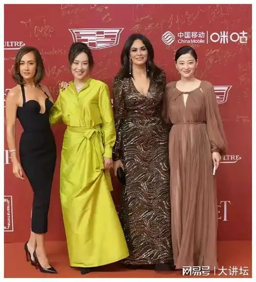 一晚两场红毯秀美女明星同框比美,胡歌大鹏获影帝
